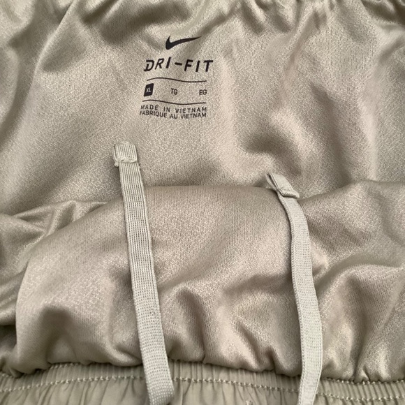 Nike XL - Picture 3 of 6